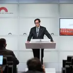 El líder del PSC, Salvador Illa, ofrece una rueda de prensa sobre la negociación de los Presupuestos catalanes 2023 en el Parlament.