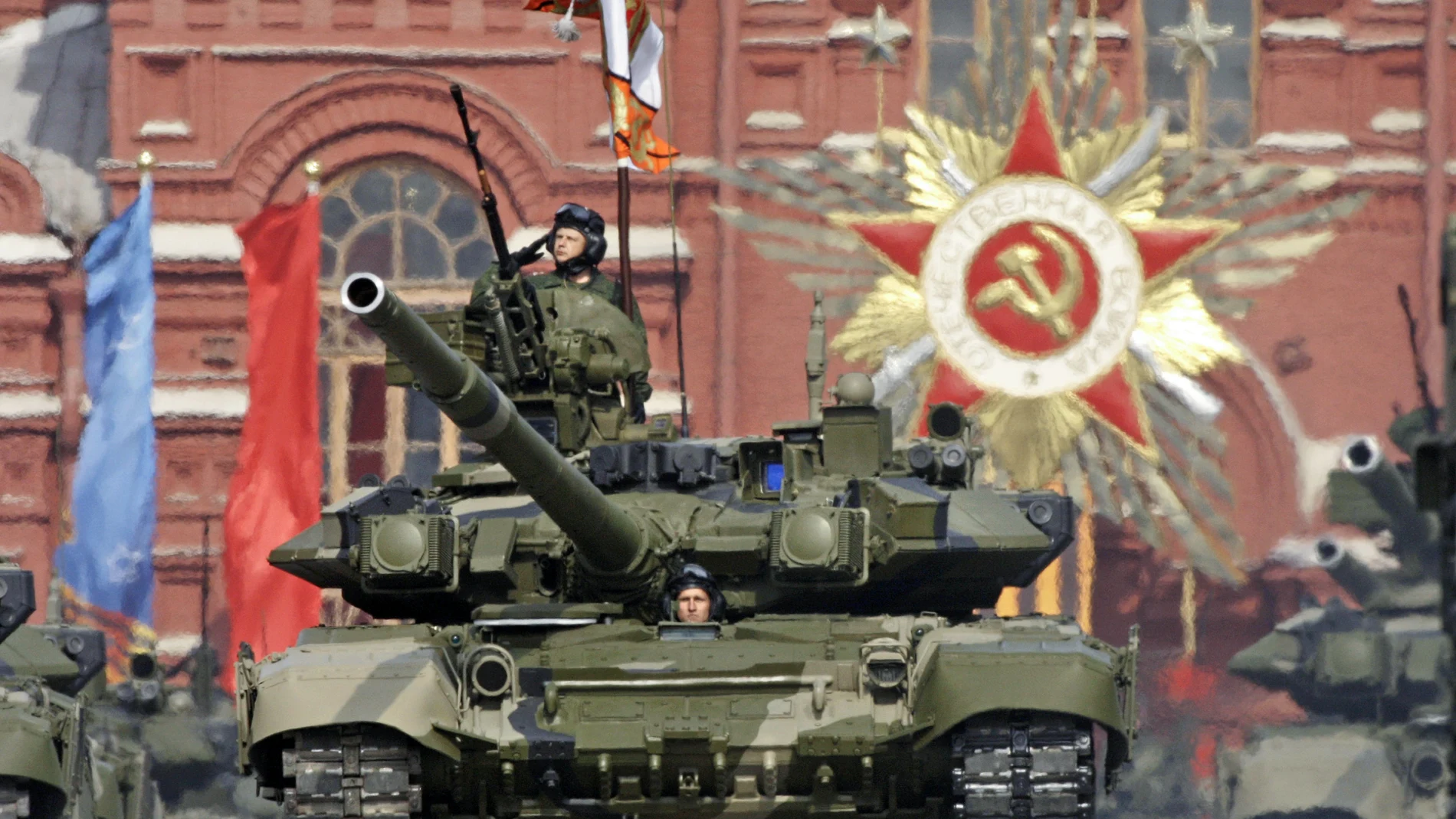 UN carro de combate T-90 en la Plaza Roja de Moscú
