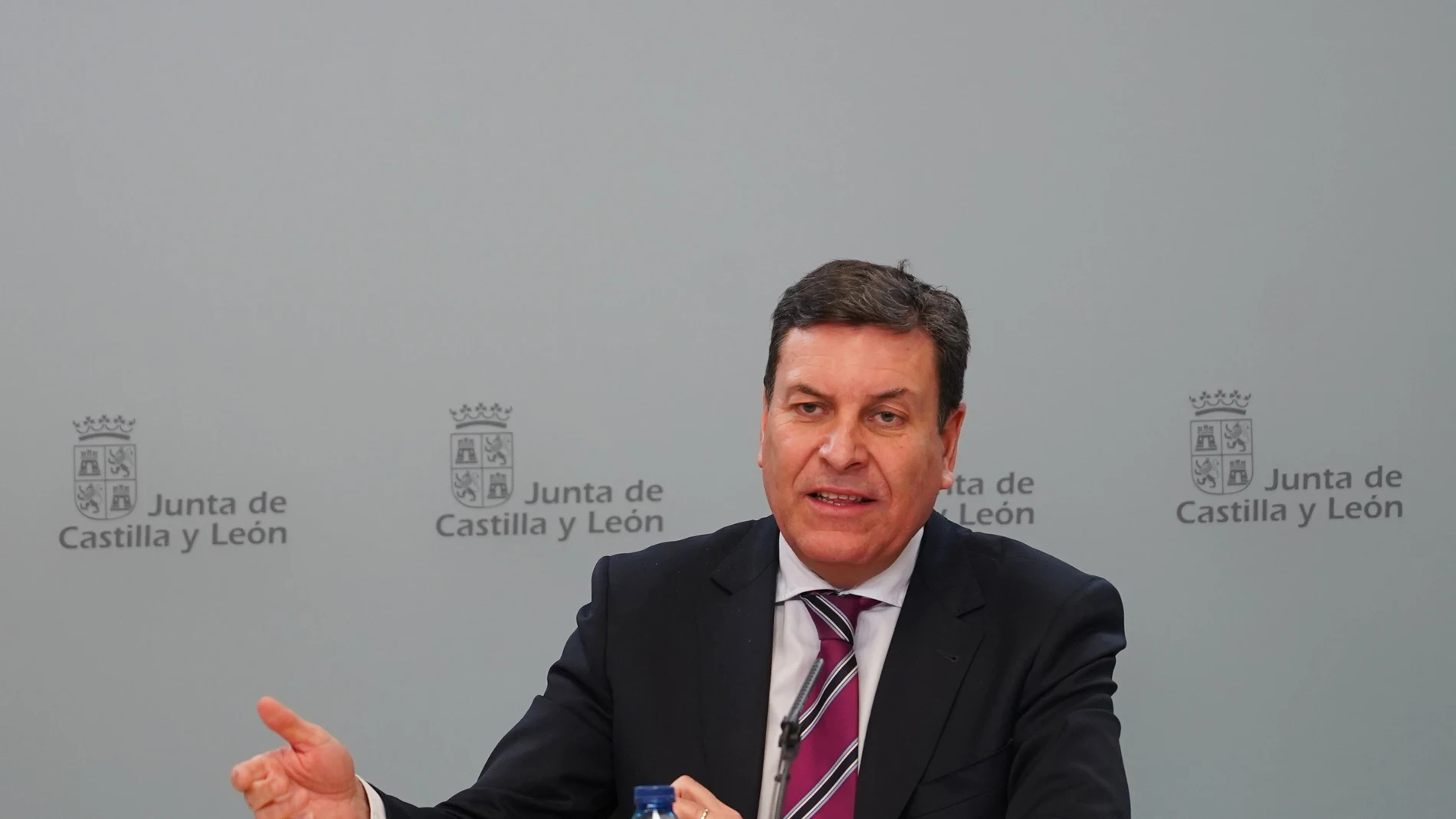 El portavoz de la Junta, Carlos Fernández Carriedo, explica los acuerdos aprobados en el Consejo de Gobierno