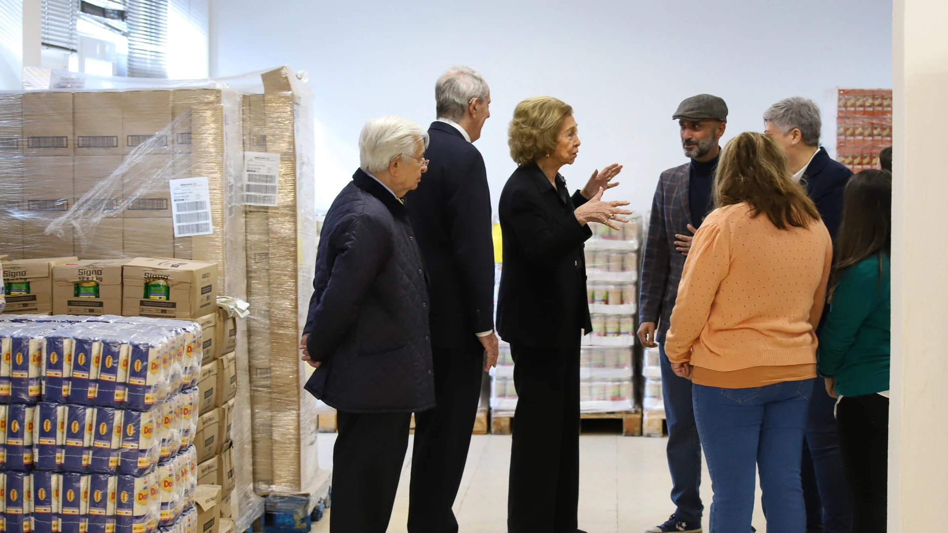 La reina Sofía ha visitado el Banco de Alimentos de Los Llanos de Aridane