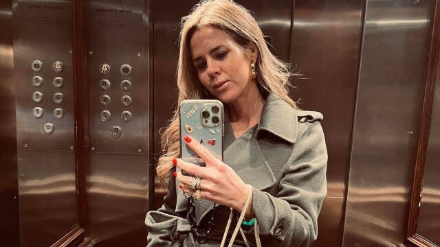 Amelia Bono con abrigo de Massimo Dutti.
