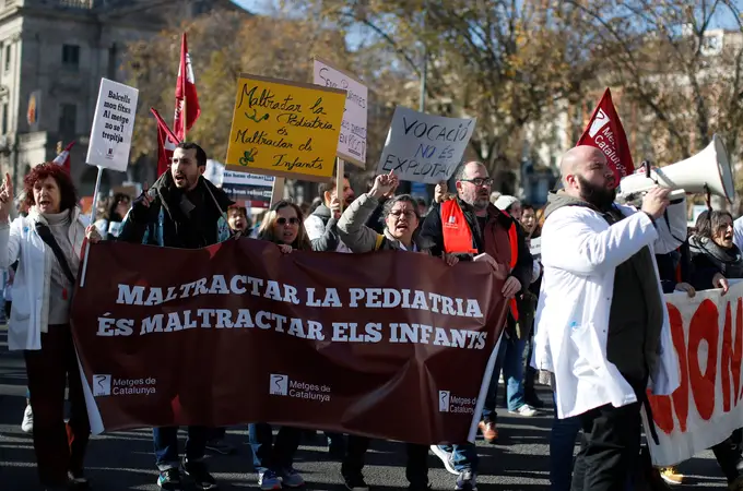 Generalitat y sindicatos llegan a un acuerdo para desconvocar sobre la campana la huelga de médicos