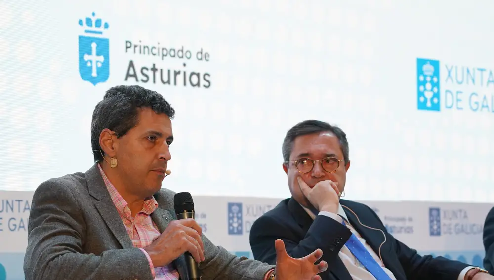 El presidente de CyLoG, Fernando Pérez Aguado, participa en una mesa redonda dentro del Foro 'Corredor Atlántico Noroeste'