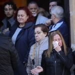 Familiares y amigos de Diego Valencia tras el funeral celebrado en Algeciras