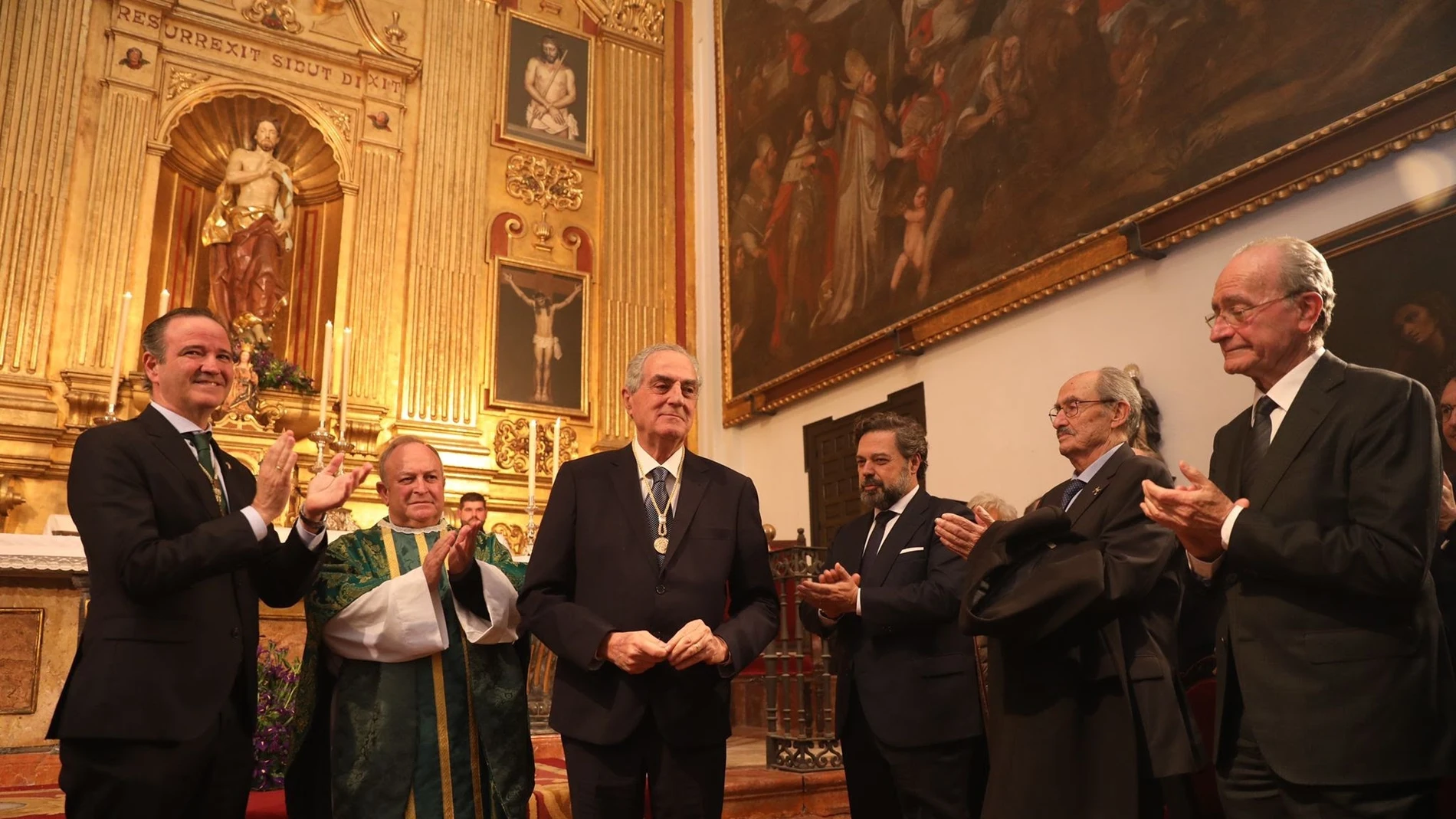 El acto de entrega de la medalla tuvo lugar en la iglesia de San Julián con la asistencia de autoridades locales