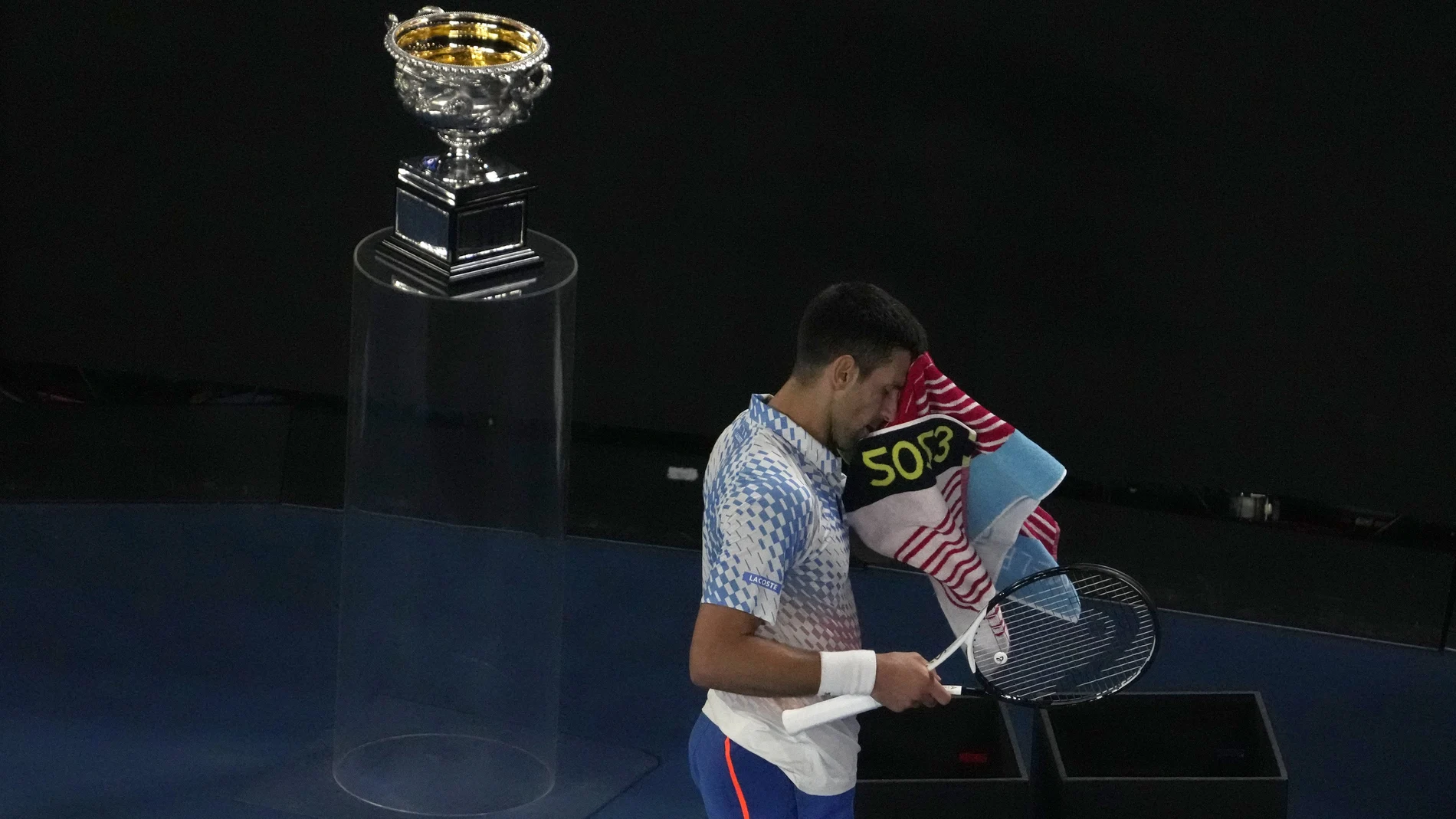 Novak Djokovic, en un instante de tregua en la final ante Tsitsipas