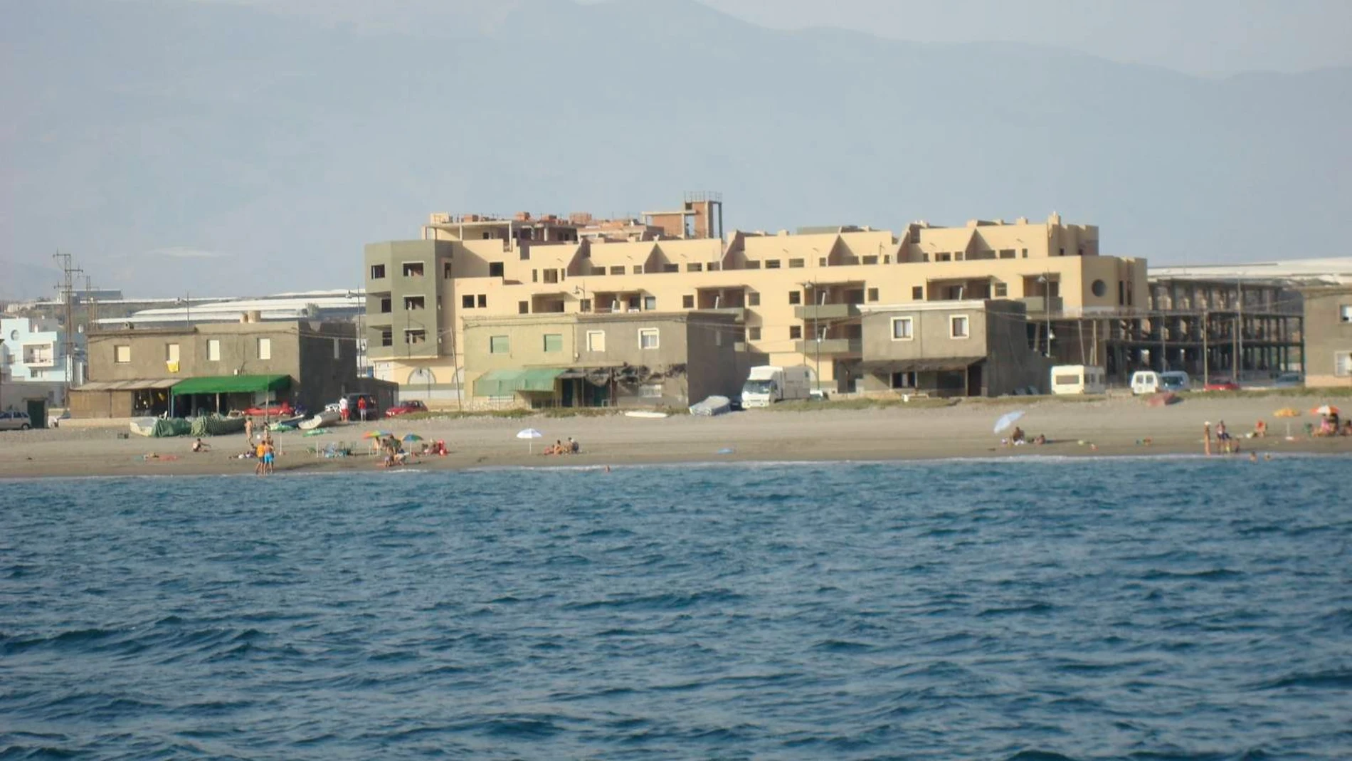 Los vecinos de El Ejido llevan años reclamando una solución para la playa de Balerma
