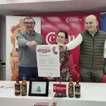 De izda a dcha, Samuel Moreno, Beatriz Martínez y Juanjo Delgado presentan el concurso 'El Mejor Torrezno del Mundo'