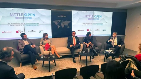 Felipe Martín, Head of Media, On Line Marketing, Sponsorship & Events de Santander; Pilar Sánchez-Bleda, socia directora del departamento Media & Tecnología de Auren; Antonio Lacasa, CEO de Esportainment y Helena Suárez, socia de Propiedad Intelectual, Industrial y Derecho Audiovisual de Écija.