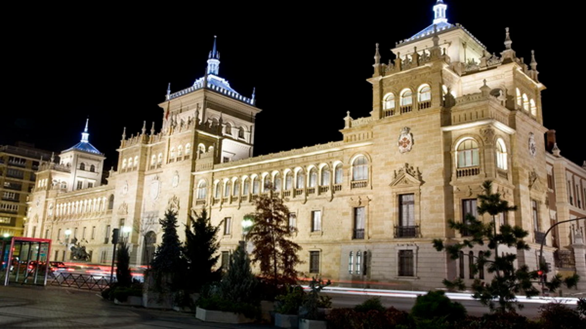 Iluminación nocturna de la Academia de Caballería de Valladolid