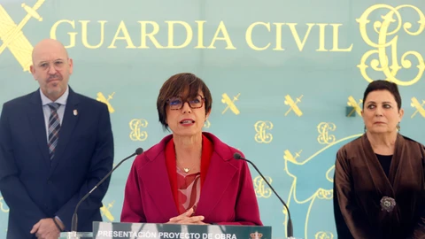 La directora general de la Guardia Civil, María Gámez (c); el alcalde de Cártama, Jorge Gallardo (i); y la presidenta de Siepse, Mercedes Gallizo (d); durante la presentación del inicio de las obras del nuevo cuartel en Cártama. A 30 de enero de 2023 en Málaga, (Andalucía).30 ENERO 2023Álex Zea / Europa Press30/01/2023
