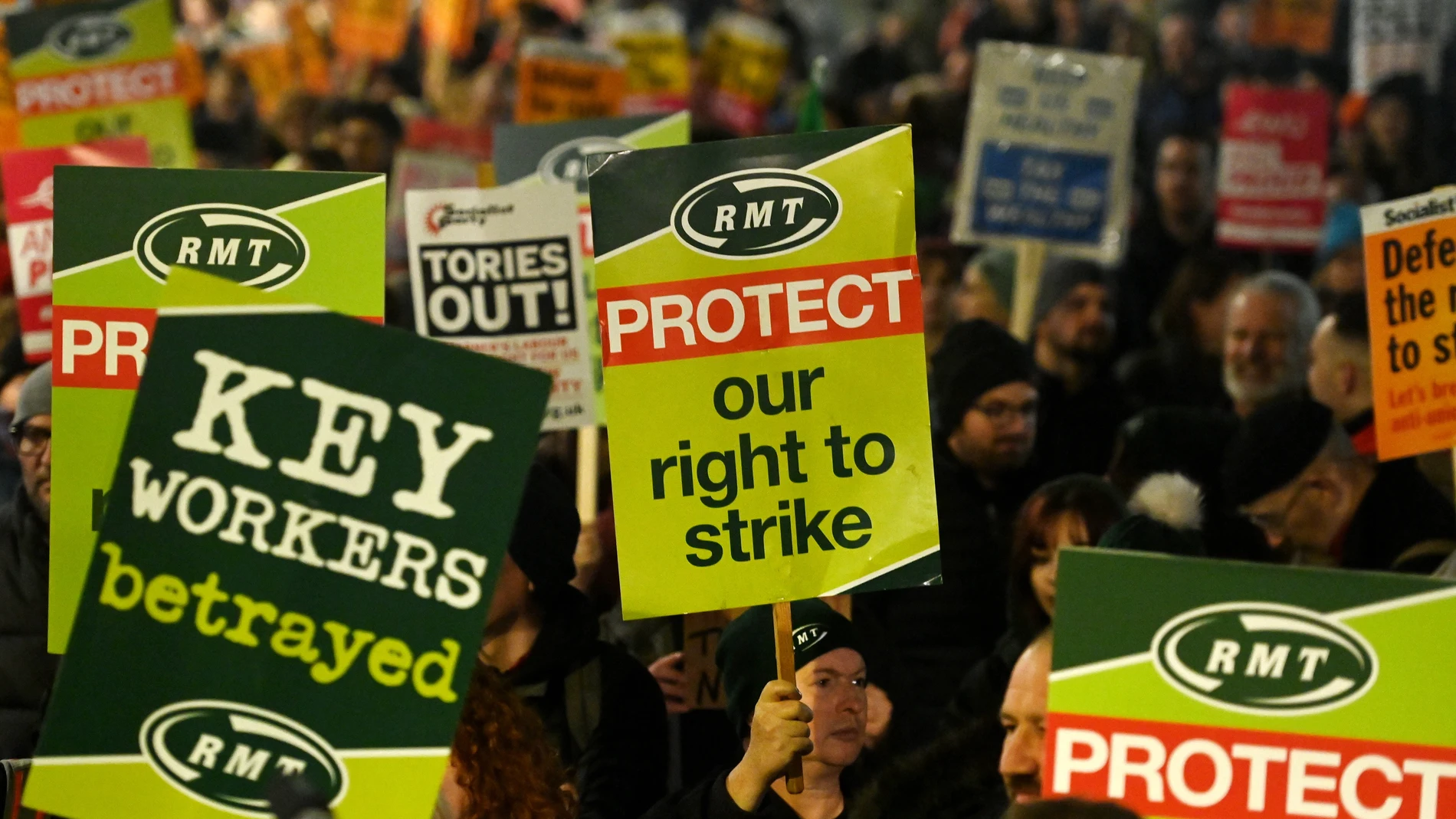 Protesta en Londres contra la ley de huelga del Gobierno británico
