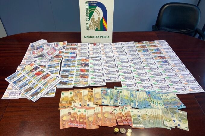 La Unidad de Policía Adscrita interviene en la provincia de Cádiz 11.000 boletos de lotería clandestina