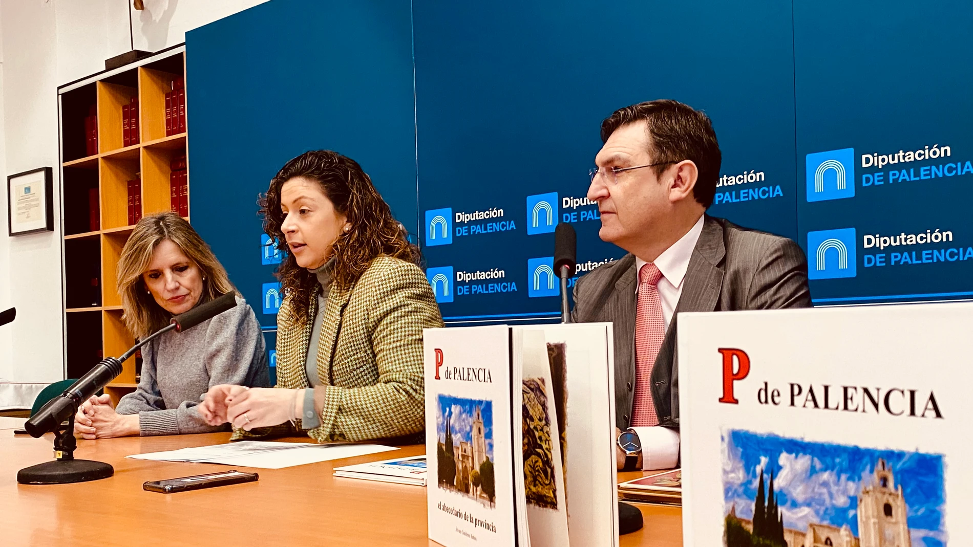 Presentación de "P de Palencia" por parte de Carolina Valbuena y Álvaro Gutiérrez