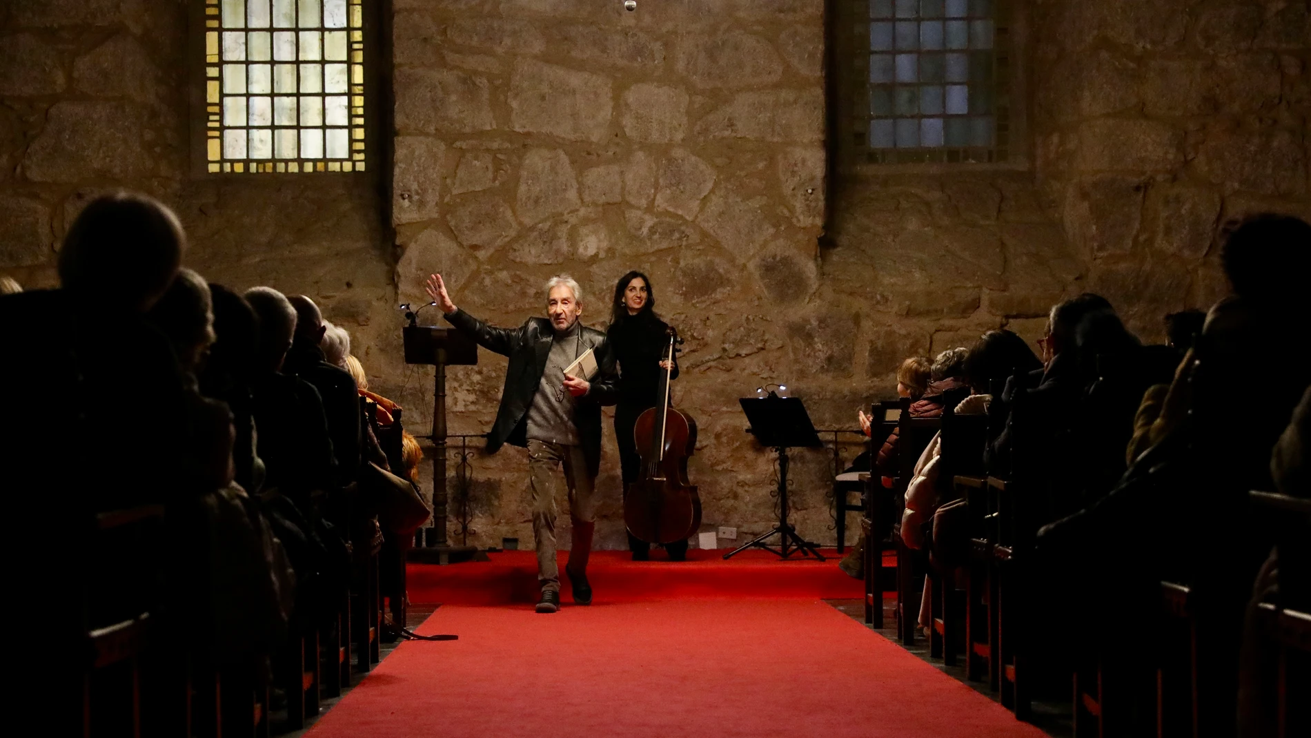 José Sacristán leyó "Viejas historias de Castilla la Vieja", de Miguel Delibes, junto a Aurora Martínez (violonchelo), en el Monasterio de Yuso (San Millán de la Cogolla)