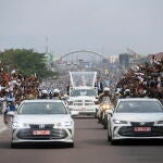 Francisco a bordo del papamóvil en su llegada a Kinshasa