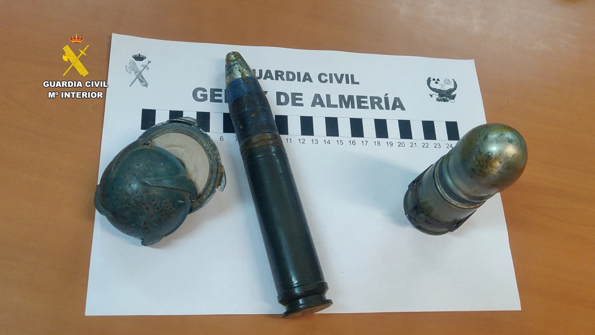 Explosivos, munición y armas antiguas hallados en un domicilio de Fondón (Almería)