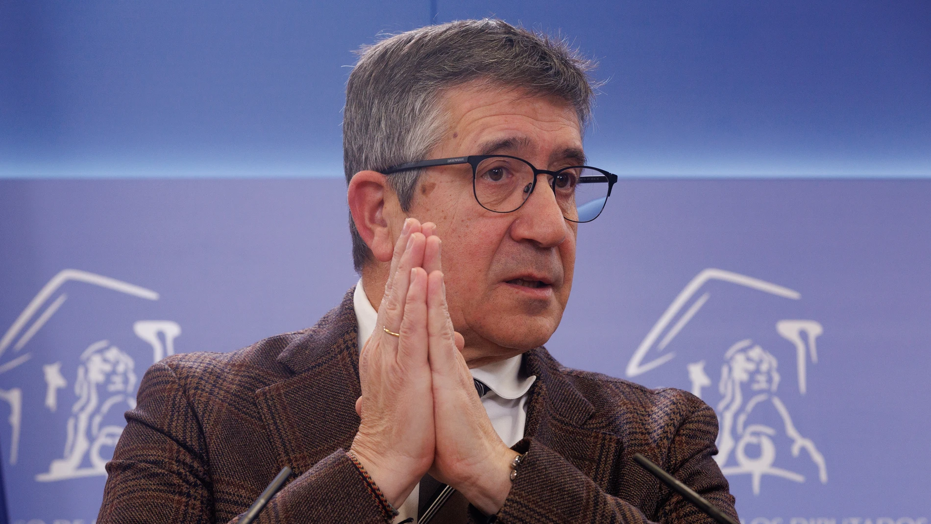 El portavoz del PSOE en el Congreso, Patxi López, durante una rueda de prensa anterior a la reunión de la Junta de Portavoces, en el Congreso de los Diputados, a 31 de enero de 2023, en Madrid (España).