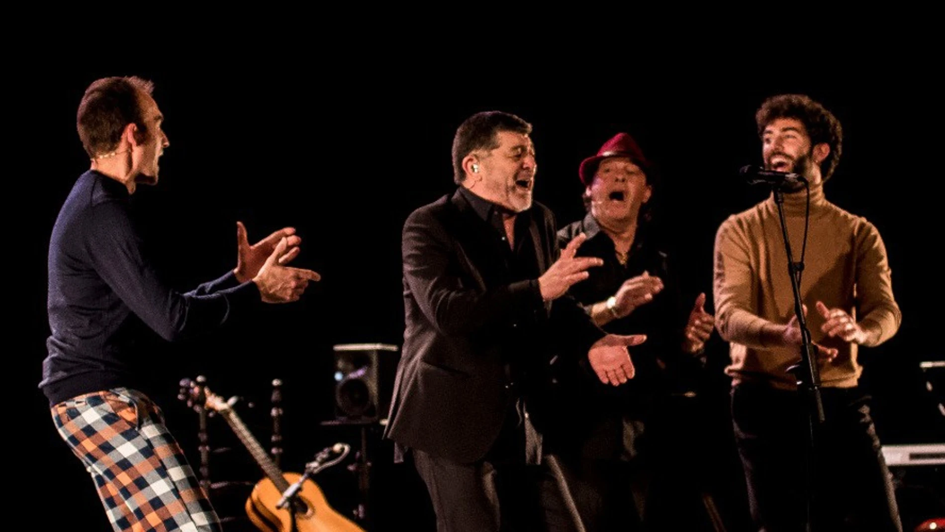 El cantaor utrerano «» se aproxima al flamenco más radical con su disco «Tres golpes»