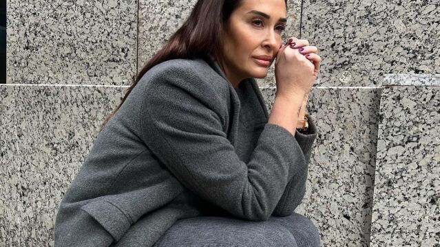 Vicky Martin berrocal lleva las botas con jeans pitillo.