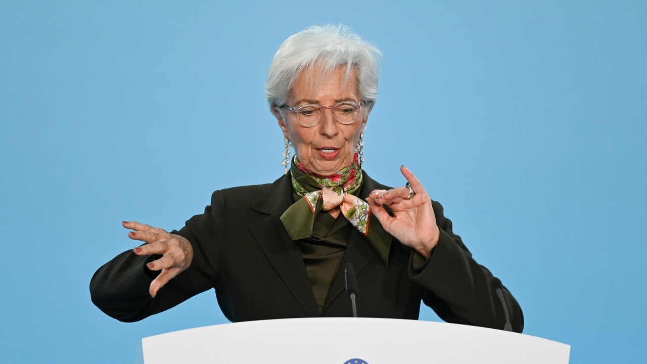 The ECB will maintain the rate hike despite the turbulence, but it plans to put the brakes on