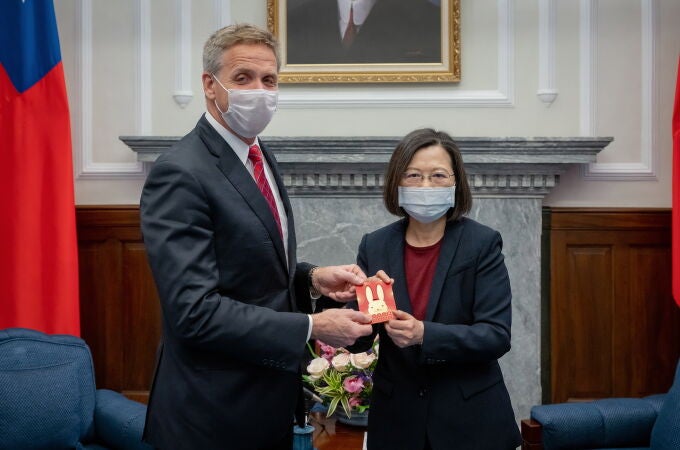 La presidenta de Taiwán ha recibido este jueves al almirante retirado de EE UU, Philip Davidson