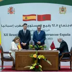 Raquel Sánchez; Pedro Sánchez; Aziz Akhannouch; y Nizar Baraka, durante el acto de firma de acuerdos tras la XII Reunión de Alto Nivel Marruecos-España