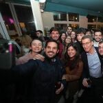 Foto del encuentro del presidente del PP, Alberto Núñez Feijóo, con jóvenes en Valencia.