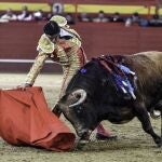 El diestro Miguel Ángel Perera durante la corrida de toros que se celebra este sábado en la plaza de toros de Valdemorillo, 