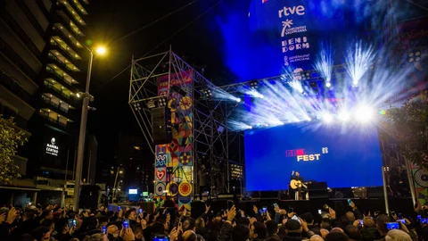 Gonzalo Hermida actúa durante la final del Benidorm Fest 2023, en el Tecnohito de la Plaza Triangula