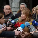 Raquel Sánchez, ministra de Transportes, ayer, atendiendo a los medios