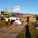 Accidente de tráfico en el término municipal de Torre del Bierzo (León) en el que un hombre resultó fallecido, una mujer herida grave y otra leve