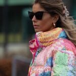 Sara Baceiredo con un look 'made in Spain' y zapatillas Adidas