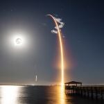 Fotografía cedida por SPACEX del lanzamiento del Amazonas Nexus, el nuevo satélite de la operadora española Hispasat, hoy, en Cabo Cañaveral, Florida (EE.UU.)