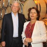 Mario Vargas Llosa y Patricia Llosa viajan juntos a París en medio de los rumores de una posible reconciliación