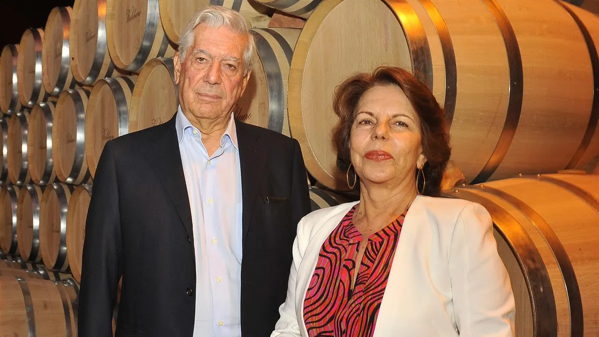 Mario Vargas Llosa reaparece en su fiesta de cumpleaños un día antes