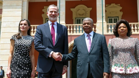 La Reina Letizia sorprende en Angola