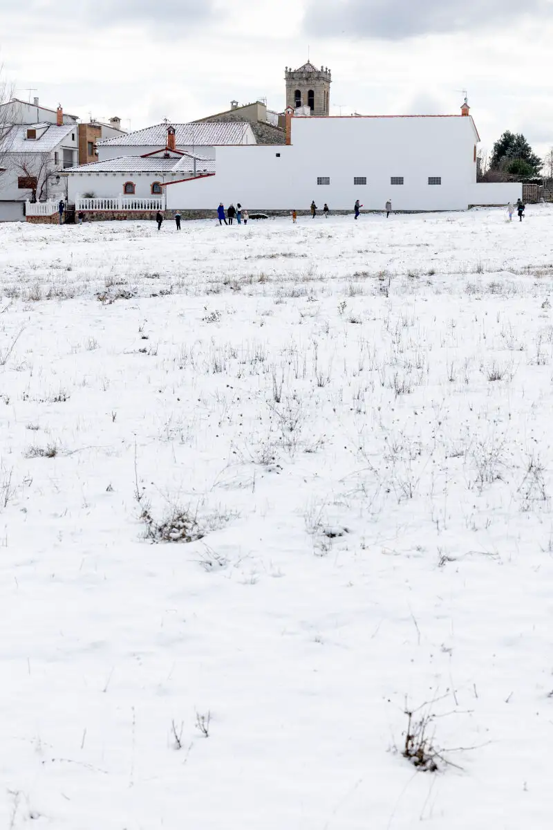 Paisaje cubierto por la nieve en Barracas, Castellón