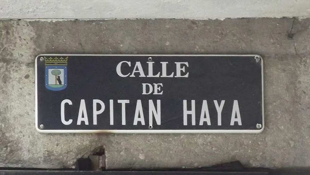 Placa de la calle Capitán Haya