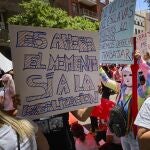 Manifestación de prostitutas en Madrid contra la nueva ley que avanza hacia la abolición. Decenas de trabajadoras sexuales se han concentrado para protestar por la ley que pretende abolir la prostitución.