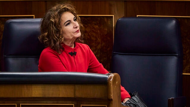 María Jesús Montero Ministra de Hacienda y Función Pública durante la sesión de control del Gobierno celebrada en el Congreso en Madrid.