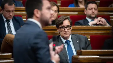 Aragonès e Illa celebran en el Parlament el acuerdo de unos Presupuestos "de país"