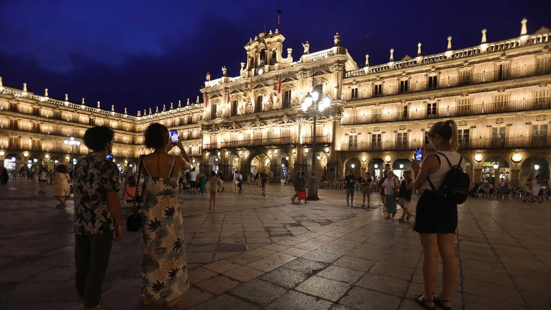 La Plaza Mayor de Salamanca es uno de los monumentos repartidos por toda España que no se apagarán pese al decreto de ahorro energético del Gobierno