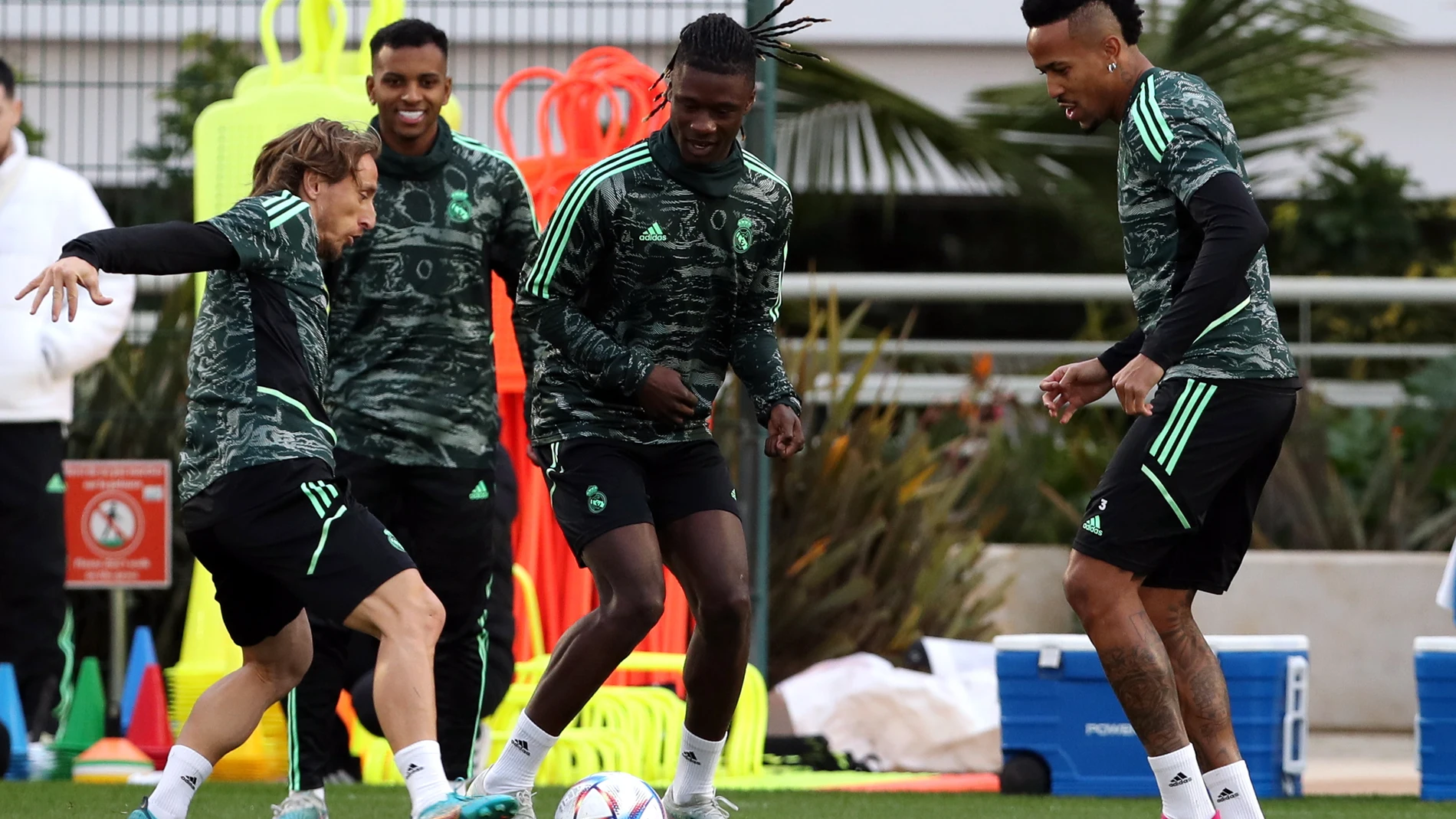 Rabat (Morocco), 10/02/2023.- Real Madrid's players Luka Modric ( L) Eduardo Camavinga (C) and Eder Militato (R) attend a training session at Mohammed VI Football Complex in Rabat, Morocco, 10 February 2023. Real Madrid will face Al Hilal SFC in the FIFA Club World Cup final match on 11 February 2023. (Mundial de Fútbol, Marruecos) EFE/EPA/MOHAMED MESSARA