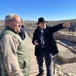 Gonzalo Santonja durante su visita al yacimiento de Tiermes