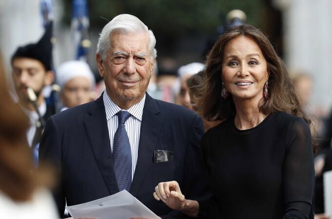Vargas Llosa ha tenido últimamente una historia con Isabel Preysler sin final feliz pero con una consecuencia positiva y es que la relación con Patricia su mujer se ha restablecido con nuevo ímpetu