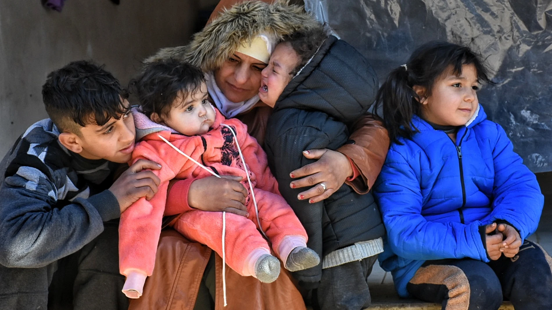 Varios niños que han sobrevivido al terremoto en Siria