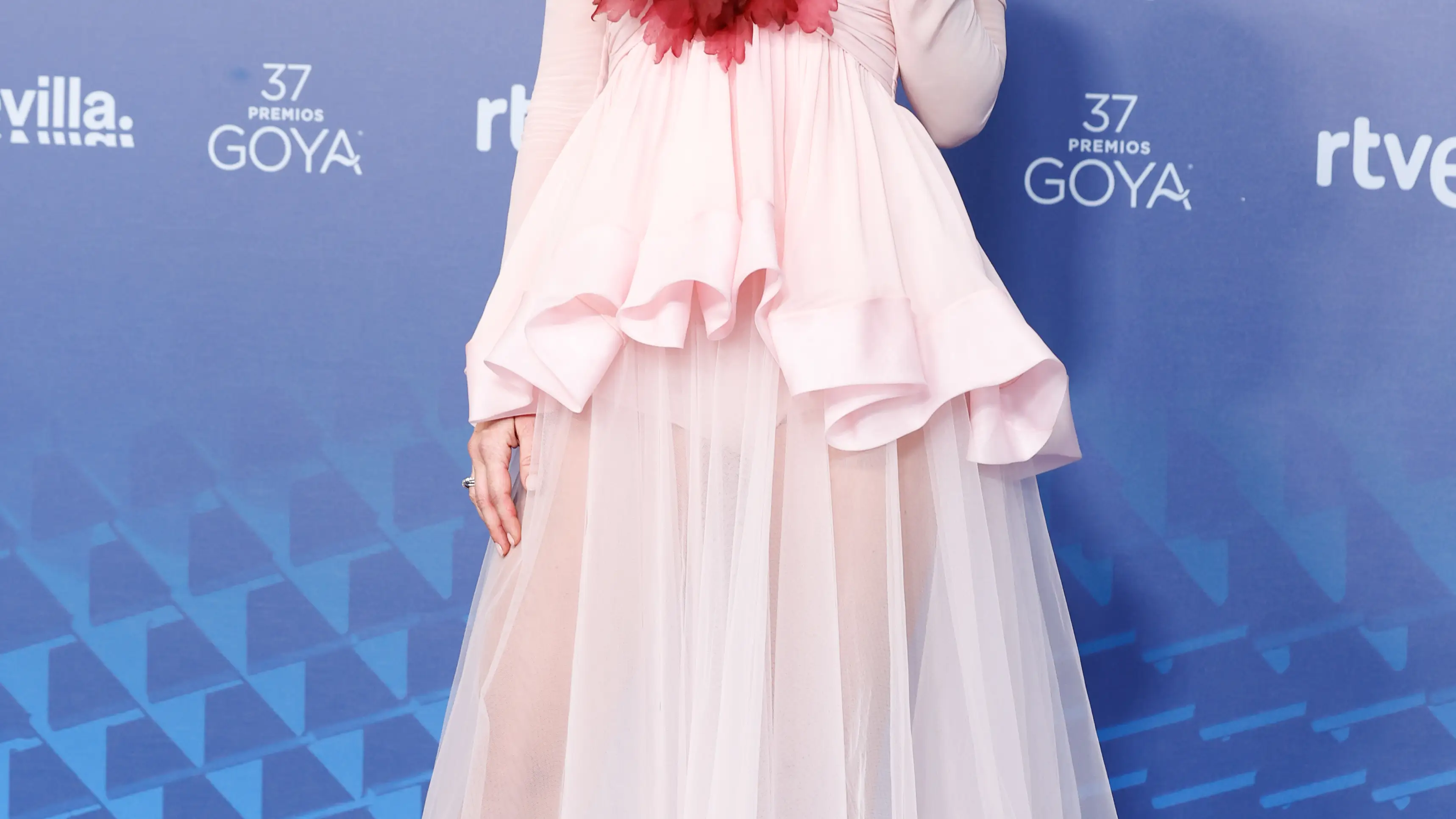 Juana Acosta en la alfombra roja de los Premios Goya 2023.