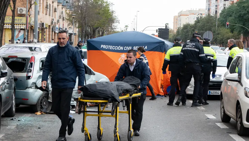 Muere una joven de 20 años en accidente en Sevilla con dos heridos graves