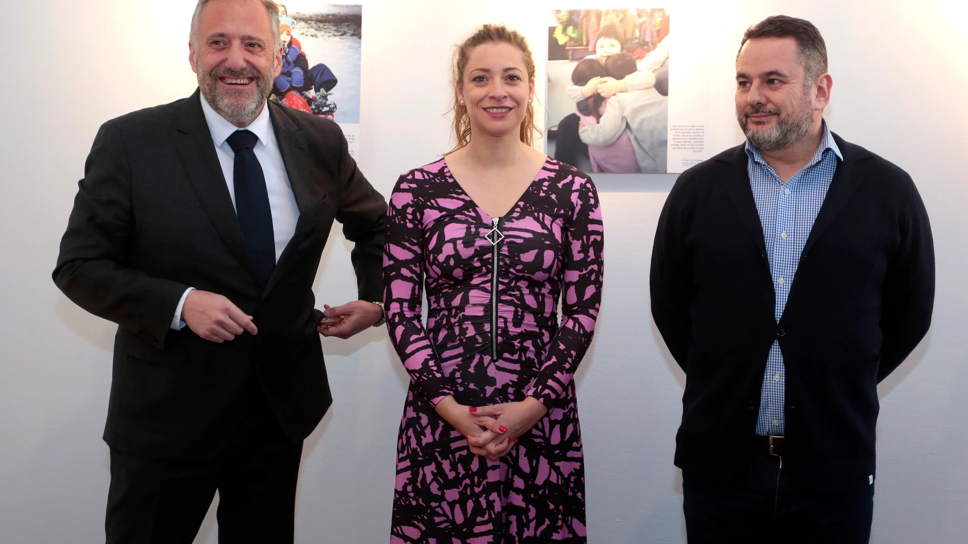 El presidente de las Cortes, Carlos Pollán, junto a la delegada territorial de la Junta, Ester Muñoz y el presidente de Autismo León, José Ángel Crego